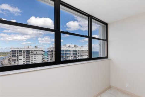 Condominio en venta en Hollywood, Florida, 2 dormitorios, 99.41 m2 № 2241533 - foto 21