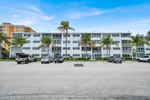 Copropriété à louer à Pompano Beach, Floride: 2 chambres, 102.19 m2 № 2085923 - photo 12