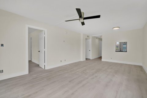 Copropriété à louer à Pompano Beach, Floride: 2 chambres, 102.19 m2 № 2085923 - photo 2