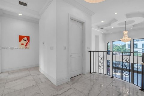 Villa ou maison à vendre à North Miami, Floride: 5 chambres, 456.99 m2 № 1956724 - photo 24