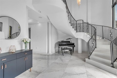 Villa ou maison à vendre à North Miami, Floride: 5 chambres, 456.99 m2 № 1956724 - photo 5