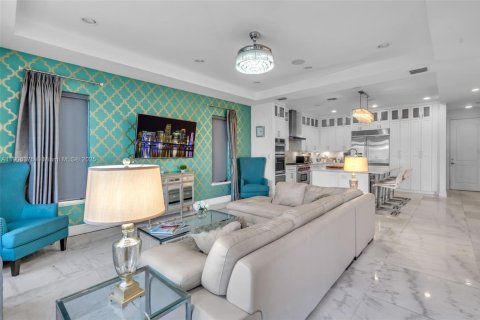 Villa ou maison à vendre à North Miami, Floride: 5 chambres, 456.99 m2 № 1956724 - photo 13