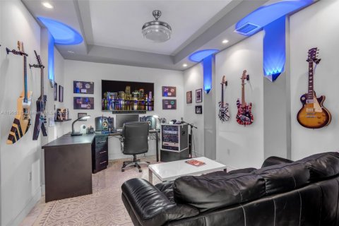 Villa ou maison à vendre à North Miami, Floride: 5 chambres, 456.99 m2 № 1956724 - photo 21