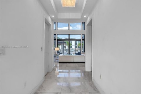 Villa ou maison à vendre à North Miami, Floride: 5 chambres, 456.99 m2 № 1956724 - photo 6