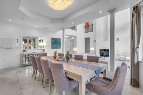 Villa ou maison à vendre à North Miami, Floride: 5 chambres, 456.99 m2 № 1956724 - photo 11