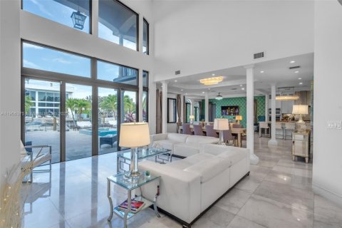 Villa ou maison à vendre à North Miami, Floride: 5 chambres, 456.99 m2 № 1956724 - photo 8