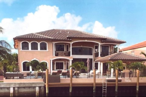 Villa ou maison à vendre à North Miami, Floride: 5 chambres, 456.99 m2 № 1956724 - photo 3