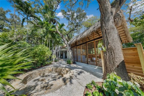 House in Miami, Florida 4 bedrooms № 2009582 - photo 6