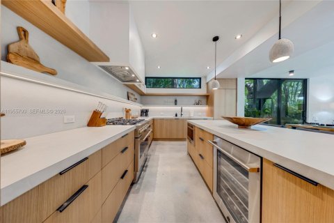 House in Miami, Florida 4 bedrooms № 2009582 - photo 15
