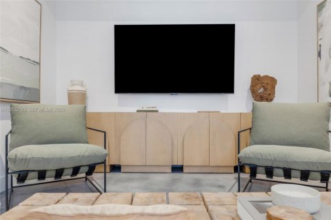 House in Miami, Florida 4 bedrooms № 2009582 - photo 21