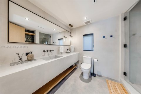 House in Miami, Florida 4 bedrooms № 2009582 - photo 22