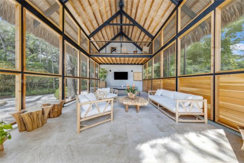 House in Miami, Florida 4 bedrooms № 2009582 - photo 5