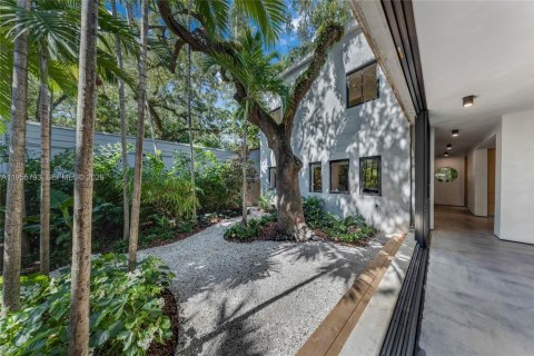 House in Miami, Florida 4 bedrooms № 2009582 - photo 7
