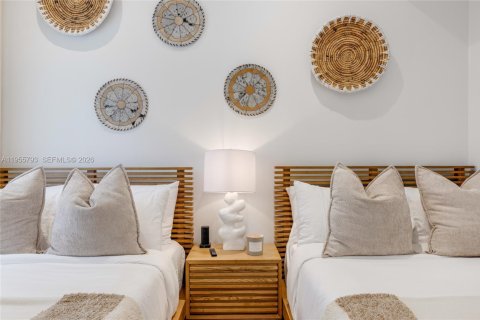 House in Miami, Florida 4 bedrooms № 2009582 - photo 25