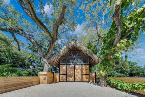 House in Miami, Florida 4 bedrooms № 2009582 - photo 3