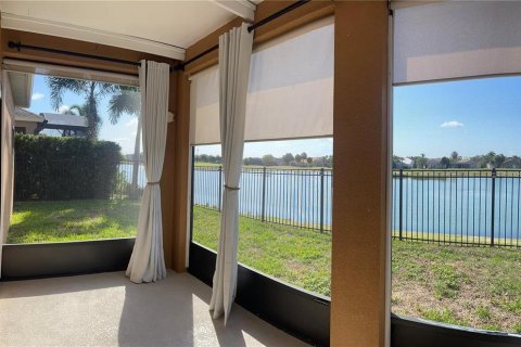 House in Winter Garden, Florida 4 bedrooms, 209.77 sq.m. № 2102303 - photo 17