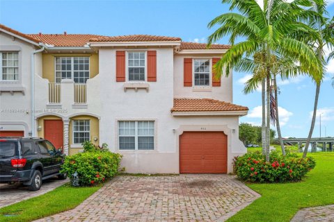 Adosado en alquiler en Homestead, Florida, 4 dormitorios, 146.79 m2 № 1946236 - foto 1