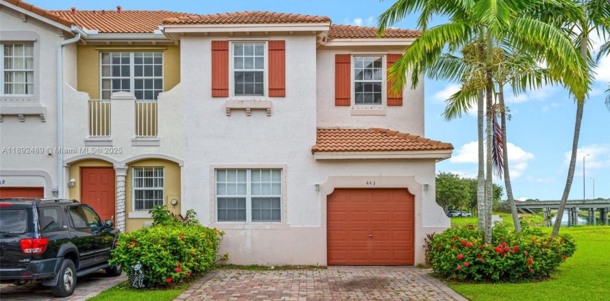 Adosado en Homestead, Florida 4 dormitorios, 146.79 m2 № 1946236