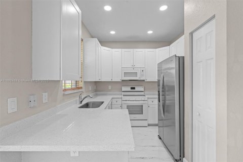 Adosado en alquiler en Homestead, Florida, 4 dormitorios, 146.79 m2 № 1946236 - foto 14