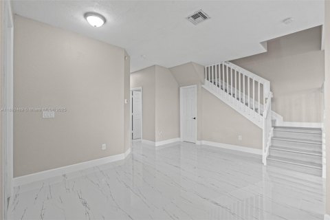 Adosado en alquiler en Homestead, Florida, 4 dormitorios, 146.79 m2 № 1946236 - foto 6