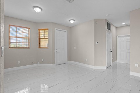 Adosado en alquiler en Homestead, Florida, 4 dormitorios, 146.79 m2 № 1946236 - foto 7