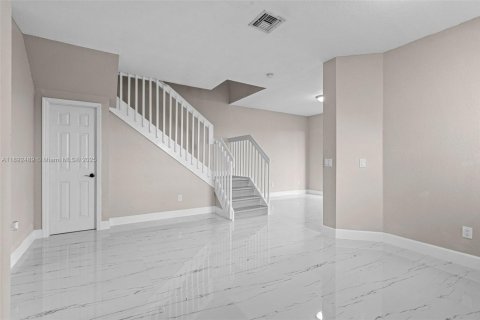 Adosado en alquiler en Homestead, Florida, 4 dormitorios, 146.79 m2 № 1946236 - foto 5