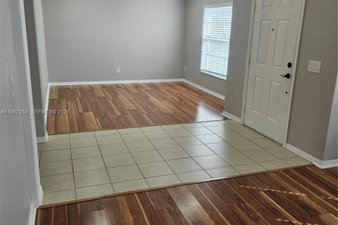 House in Port St. Lucie, Florida 4 bedrooms, 193.05 sq.m. № 2047733 - photo 5