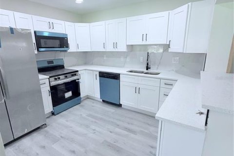 Villa ou maison à vendre à Tampa, Floride: 3 chambres, 211.35 m2 № 2318382 - photo 11