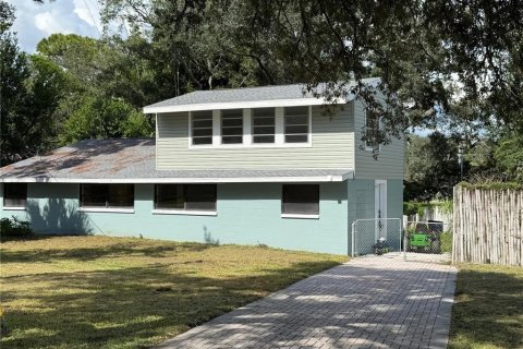 House in Tampa, Florida 3 bedrooms, 211.35 sq.m. № 2318382