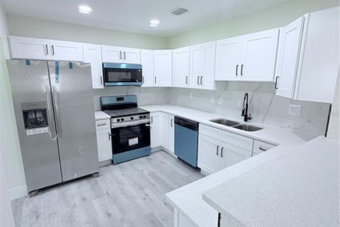 Villa ou maison à vendre à Tampa, Floride: 3 chambres, 211.35 m2 № 2318382 - photo 12