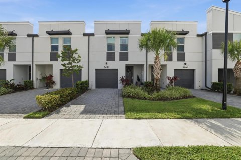 Townhouse in Mangonia Park, Florida 3 bedrooms, 135.08 sq.m. № 2171566