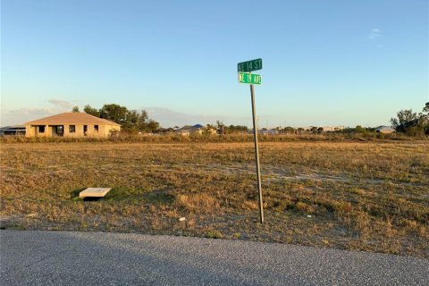 Land in Cape Coral, Florida № 362395 - photo 2