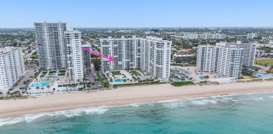 Кондоминиум с 2 спальнями в Форт-Лодердейл, Флорида № 2010736