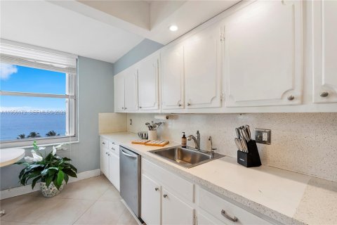 Купить кондоминиум в Форт-Лодердейл, Флорида 2 спальни, 134.71м2, № 2010736 - фото 13