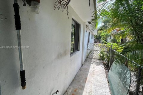 Снять в аренду виллу или дом в Майами, Флорида 2 спальни, 88.26м2, № 1992733 - фото 5
