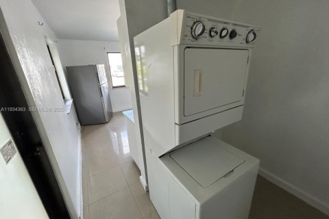 Снять в аренду виллу или дом в Майами, Флорида 2 спальни, 88.26м2, № 1992733 - фото 6