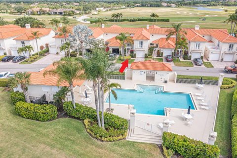 Townhouse in Vero Beach, Florida 2 bedrooms, 151.34 sq.m. № 1097606 - photo 1