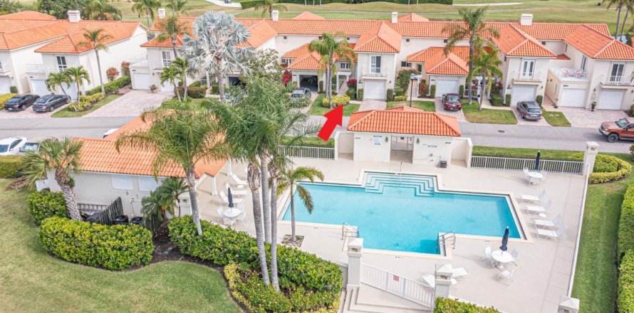 Adosado en Vero Beach, Florida 2 dormitorios, 151.34 m2 № 1097606