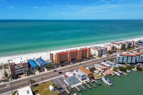 Condominio en venta en Madeira Beach, Florida, 3 dormitorios, 104.98 m2 № 1657529 - foto 2