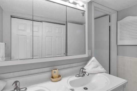 Condominio en venta en Madeira Beach, Florida, 3 dormitorios, 104.98 m2 № 1657529 - foto 29