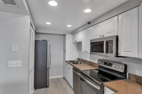 Condominio en venta en Madeira Beach, Florida, 3 dormitorios, 104.98 m2 № 1657529 - foto 15