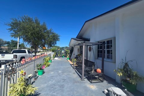 Commercial property in Sweetwater, Florida 223.89 sq.m. № 1965244 - photo 8