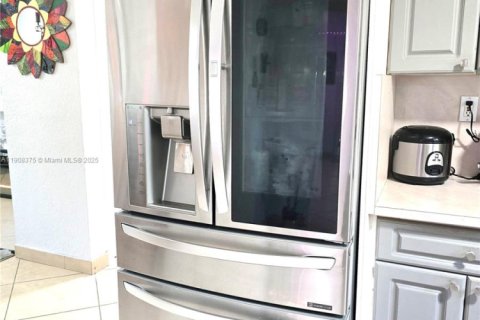 Commercial property in Sweetwater, Florida 223.89 sq.m. № 1965244 - photo 14