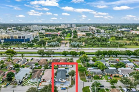 Commercial property in Sweetwater, Florida 223.89 sq.m. № 1965244 - photo 1