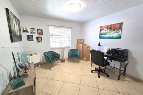 Commercial property in Sweetwater, Florida 223.89 sq.m. № 1965244 - photo 24