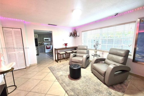 Commercial property in Sweetwater, Florida 223.89 sq.m. № 1965244 - photo 15