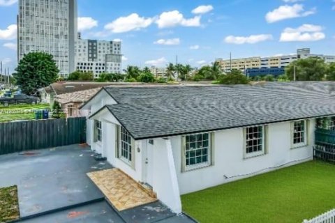 Commercial property in Sweetwater, Florida 223.89 sq.m. № 1965244 - photo 4