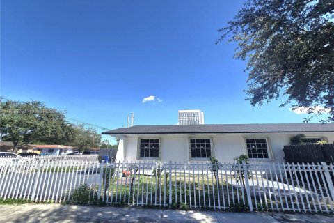 Commercial property in Sweetwater, Florida 223.89 sq.m. № 1965244 - photo 6