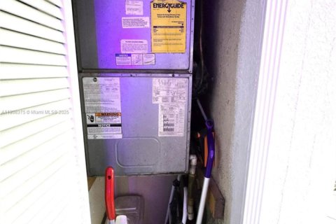 Commercial property in Sweetwater, Florida 223.89 sq.m. № 1965244 - photo 19