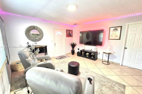 Commercial property in Sweetwater, Florida 223.89 sq.m. № 1965244 - photo 17